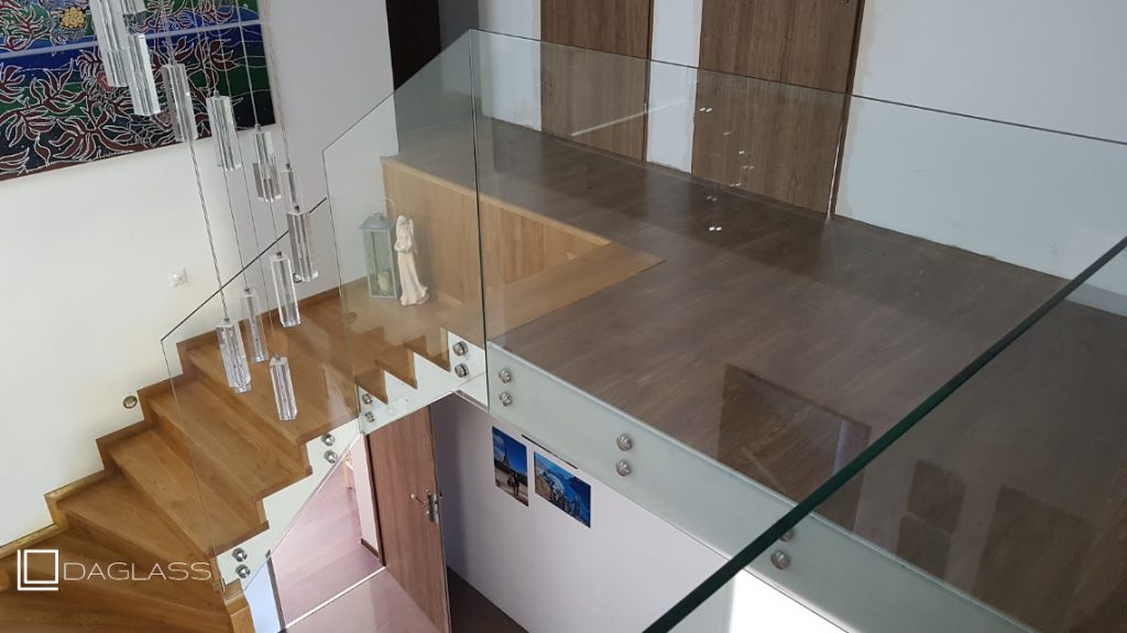 Balustrada schodowa szklana wewnętrzna